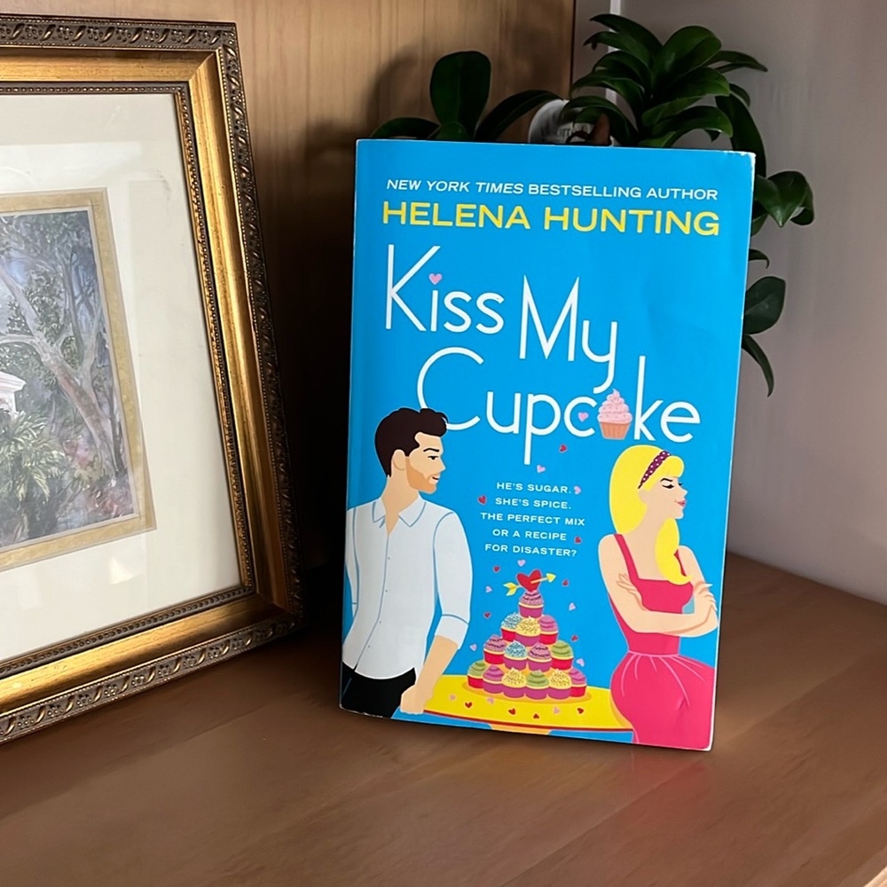 Helena hunting kiss my cupcake